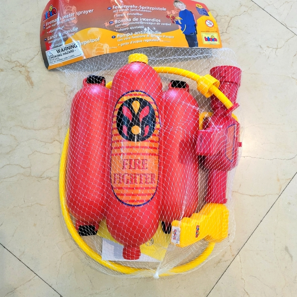 NWT firefighter wearable water gun